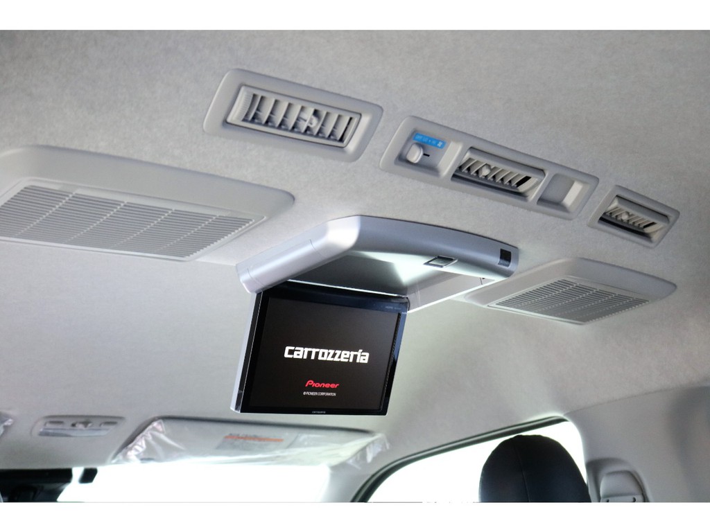 カロッツェリア10.2インチフリップダウンモニター装着済みなので後席の人も退屈致しません!