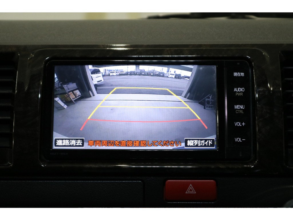 バックガイドモニターを装着しておりますので、バック駐車が苦手な方でも安心して駐車可能です！