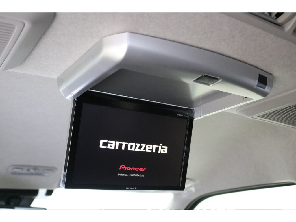 カロッツェリアフリップダウンモニターも装着済みなので後席の人も退屈致しません!!!!