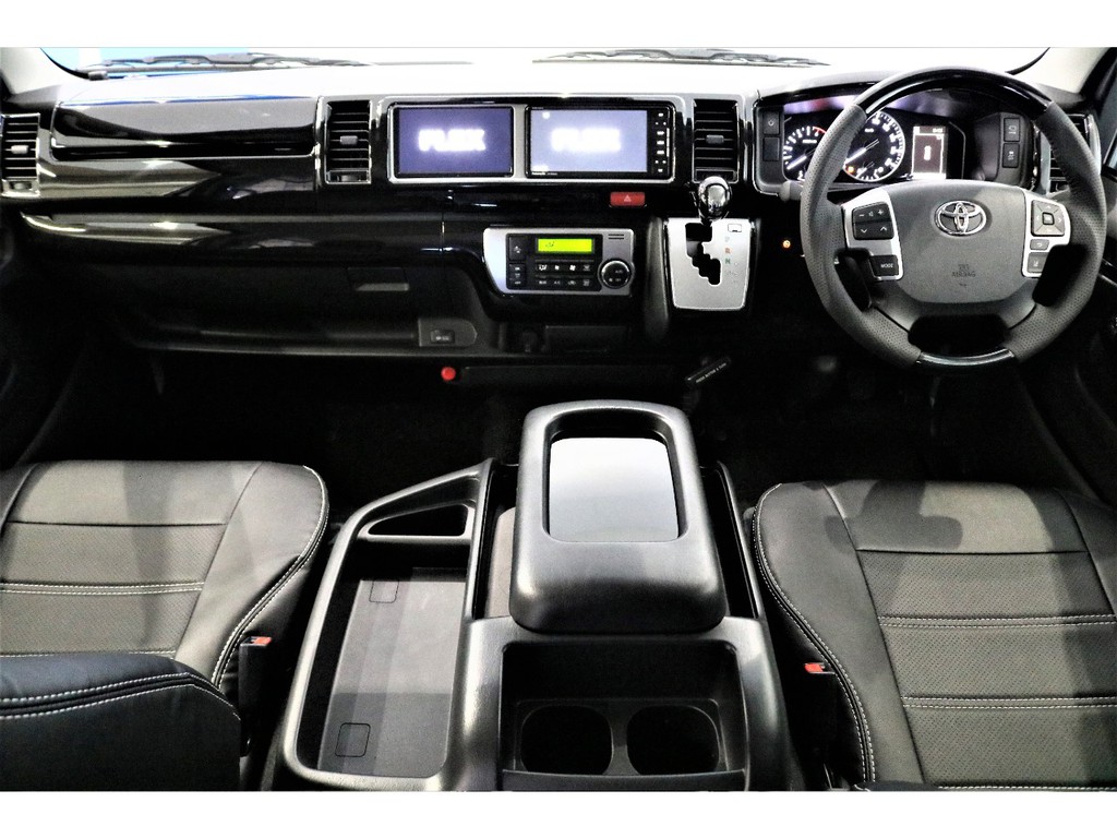 インテリアパネル・シフトノブ。コンビハンドルを取付して高級感を演出