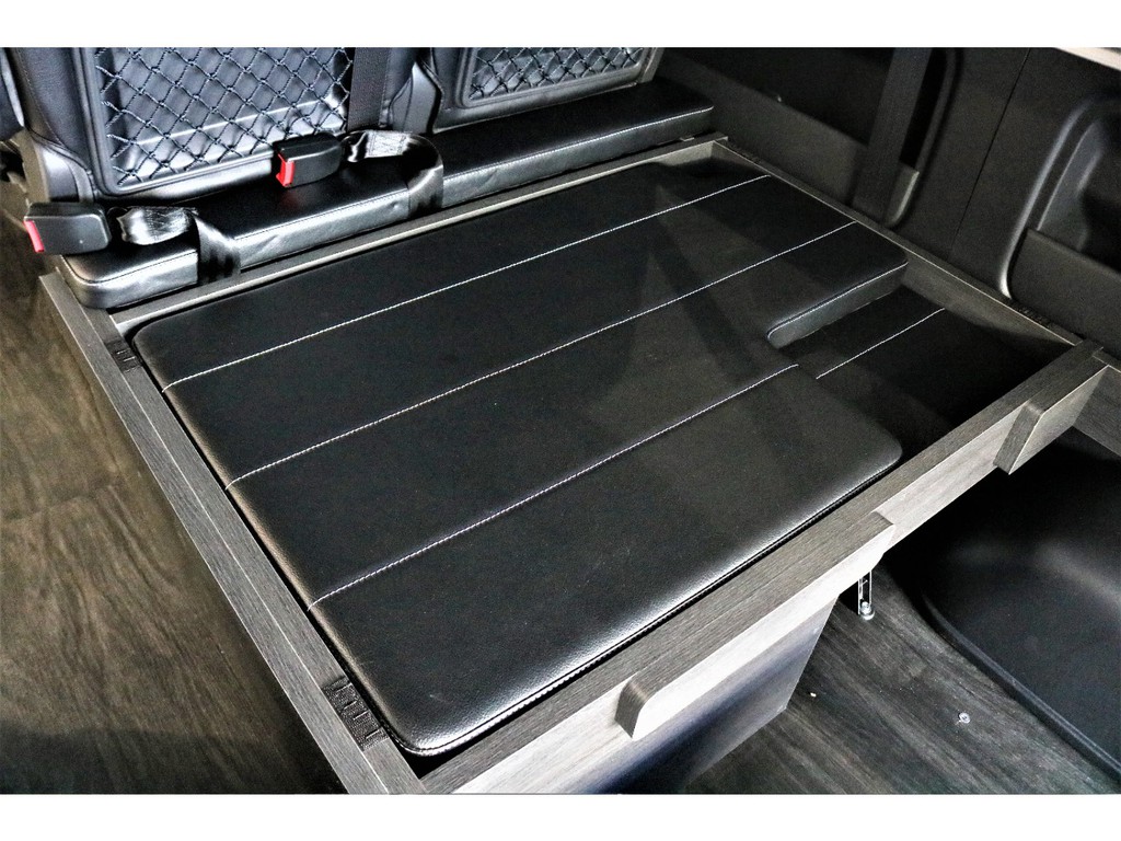 ベットキットはシート下に全て格納出来ます