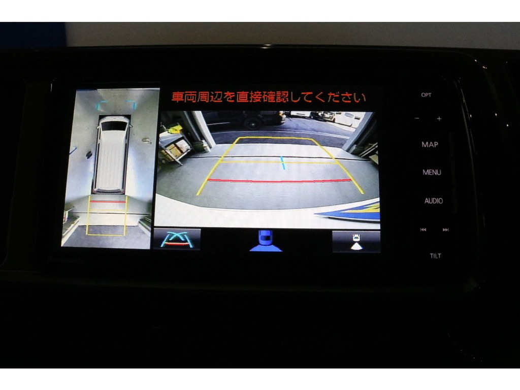 バックカメラ画像とパノラミック映像です