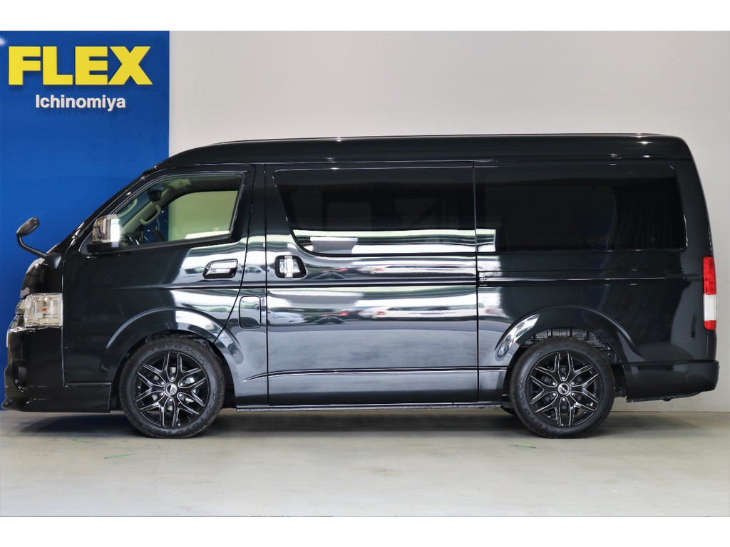 適度にローダウンしているので、普段使いからお仕事まで、幅広く対応出来ますよ♪