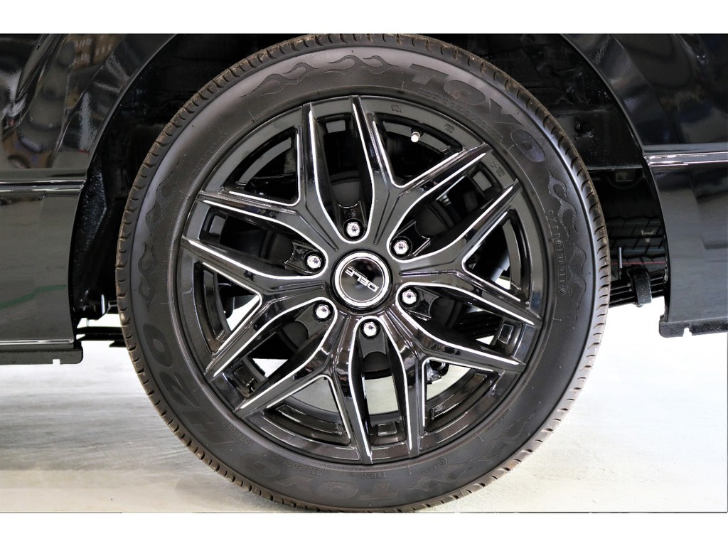 FLEXオリジナルDelf01　18インチアルミホイールをチョイス