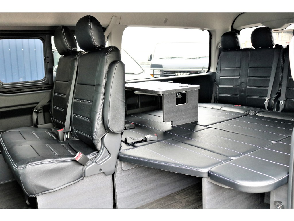 便利なテーブル付きです