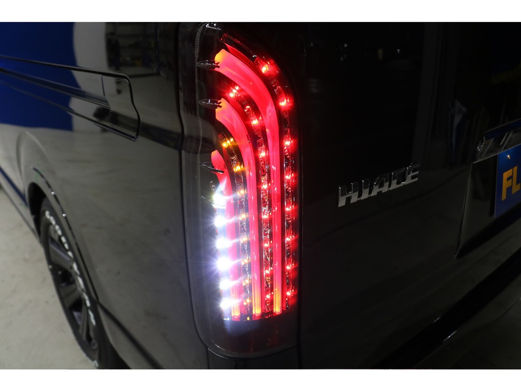 オリジナル煌きレッドLEDテールランプを装着