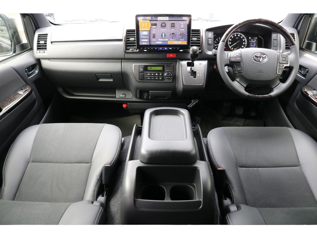 特別仕様車ダークプライムⅡなので内装カラーはブラック、専用パーツも多数!!!!
