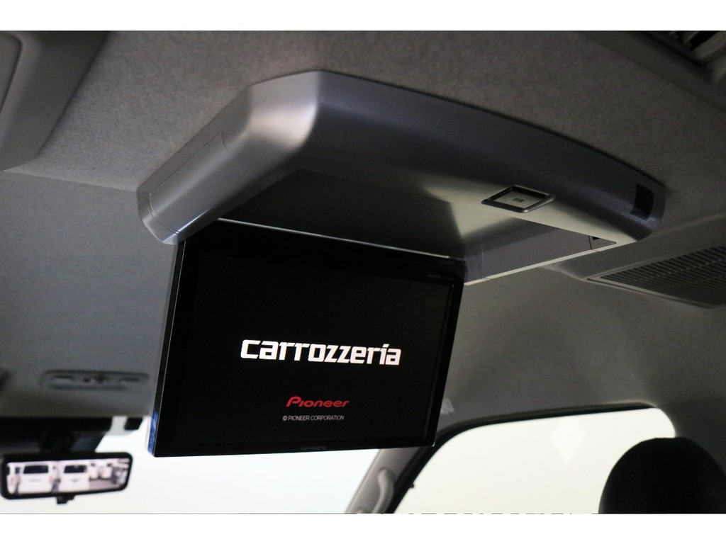 カロッツェリアフリップダウンモニター装着済みなので後席の方も退屈しません!!!!
