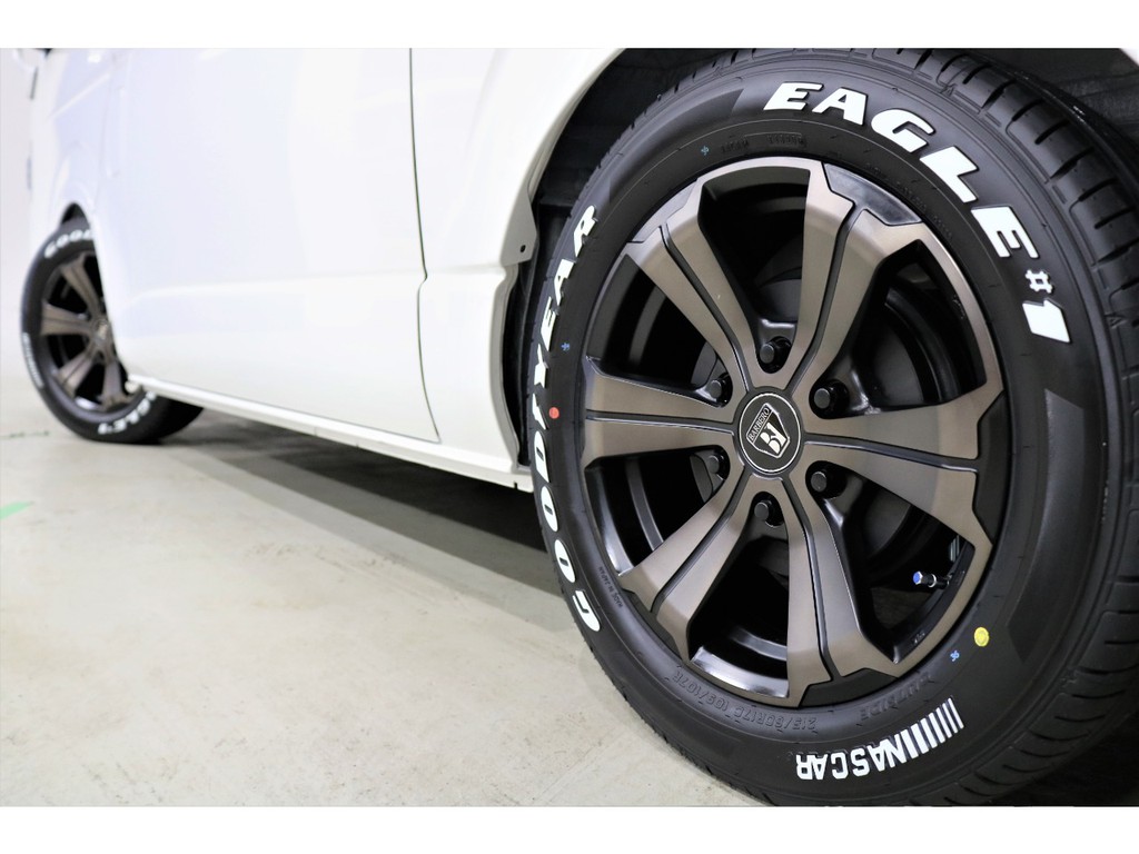 FLEXオリジナルカラーリングバルベログランデ　１７インチアルミホイール＆Goodyear　NASCARタイヤ