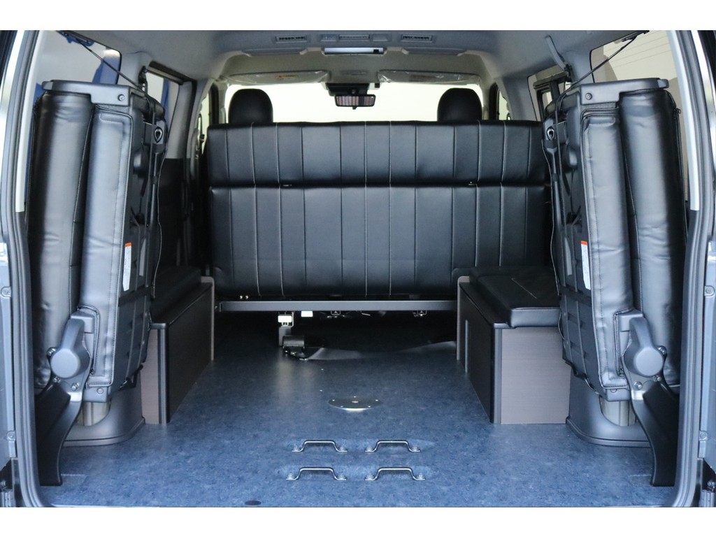 ベットマットなどを全て取り外した状態です！とても広大なトランクスペースが出現しますよ♪