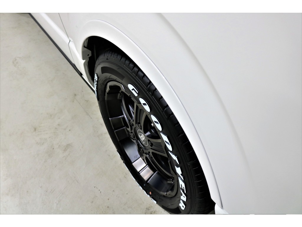 オリジナルオーバーフェンダー付きで車検対応です