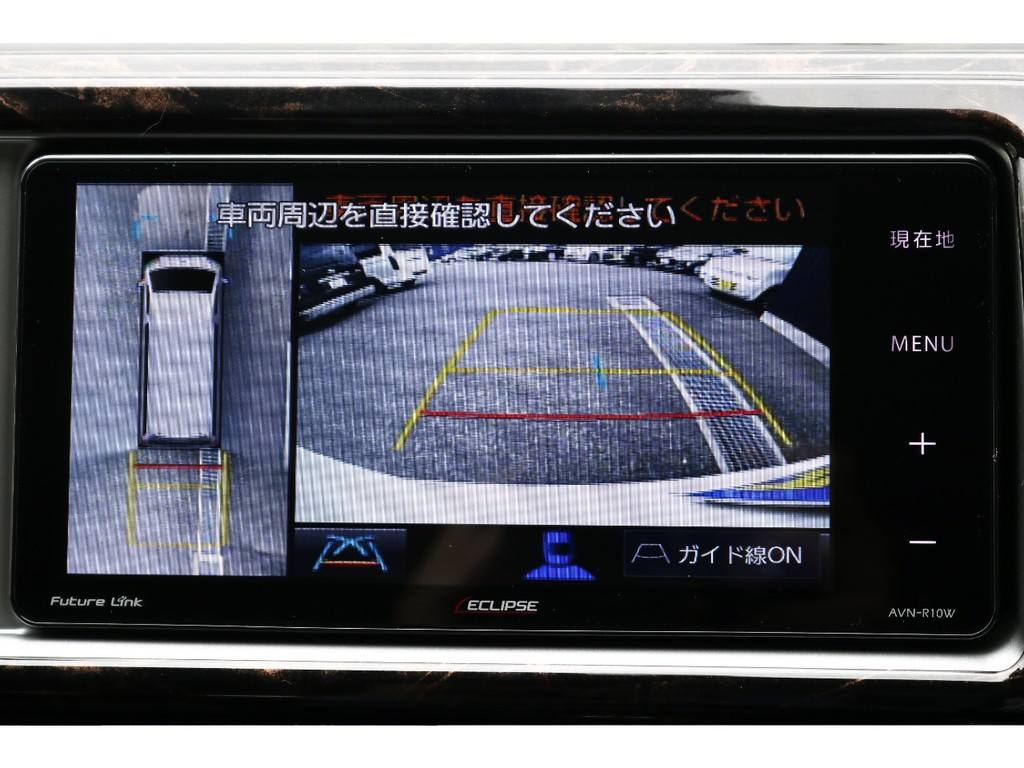 バックカメラとパノラミック映像があるので後退時も安心できます!