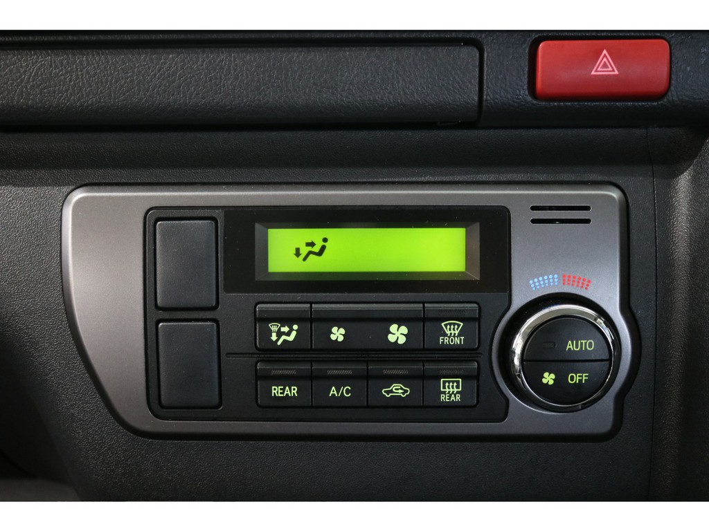 ４型なのでエアコンはオートとなっております！