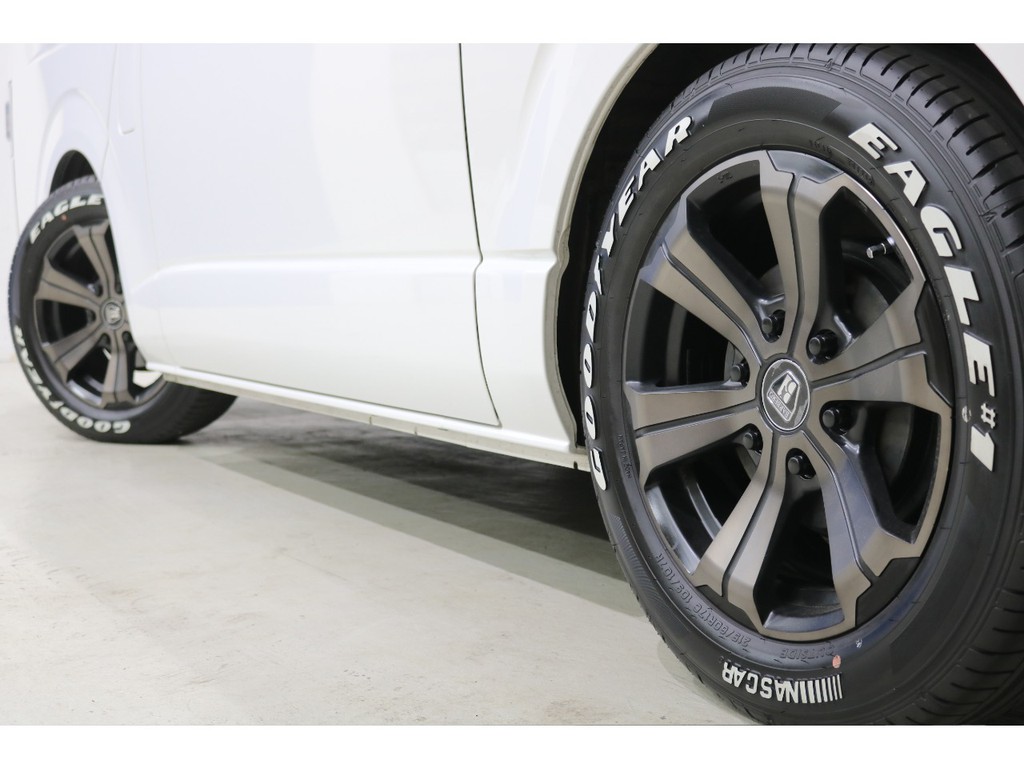 タイヤには鉄板のGoodyear　EAGLE1　NASCARタイヤ！こちらも新品にて装着させて頂きました!