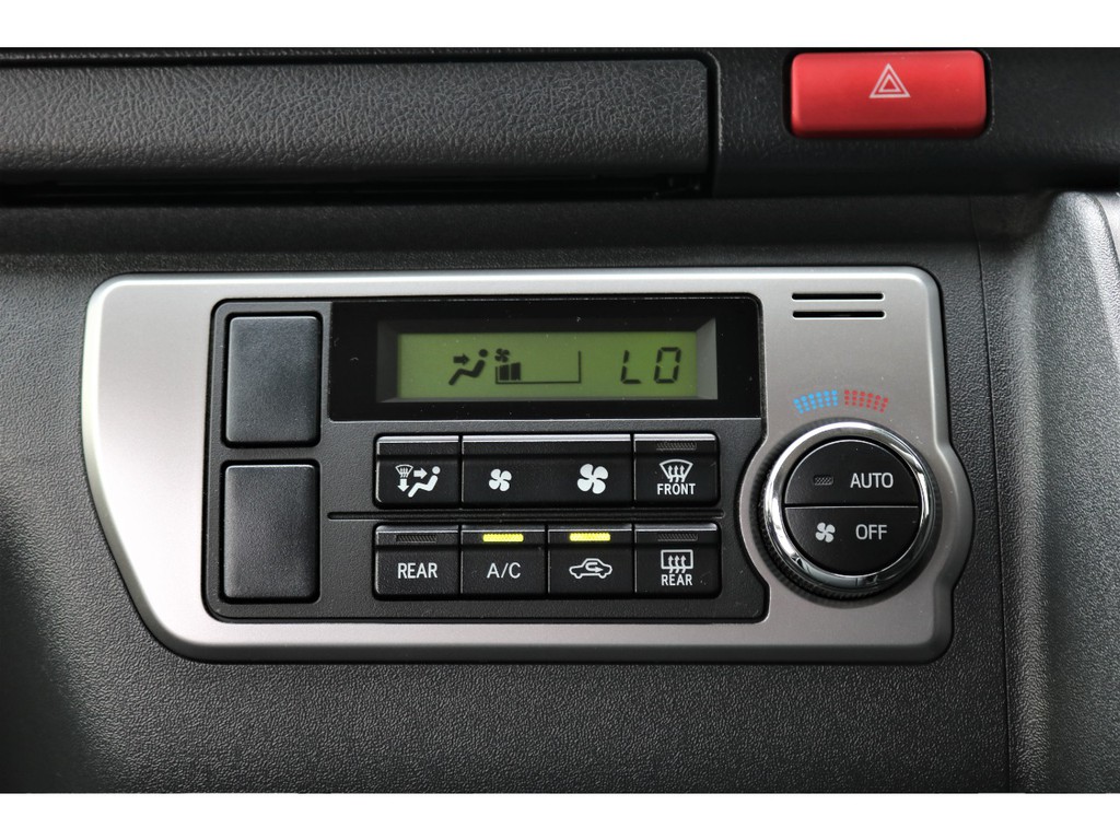 オートエアコンで快適なドライブをお楽しみ頂けます♪