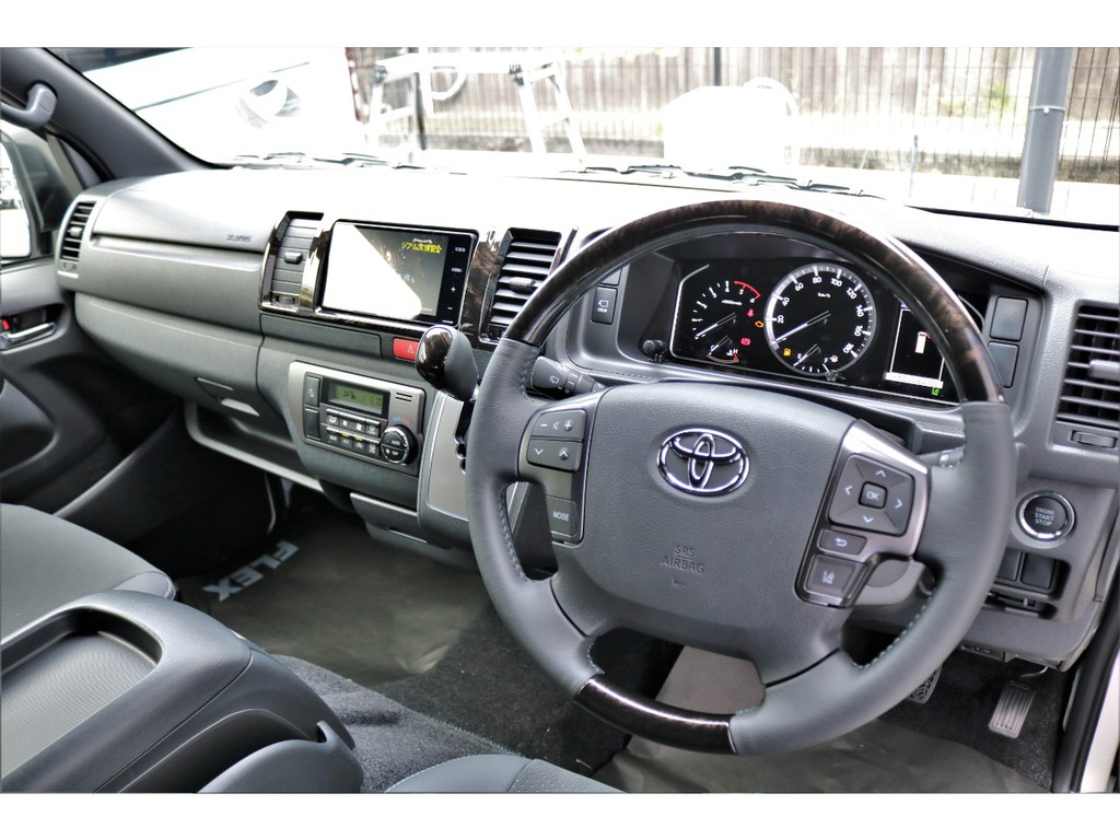 使い勝手が良く運転も快適なコックピットです！