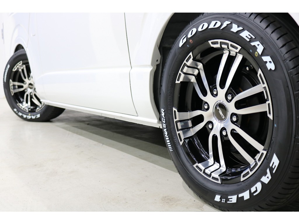 FLEXオリジナル「Delf02」１７インチAW Goodyear　ホワイトレタータイヤ！