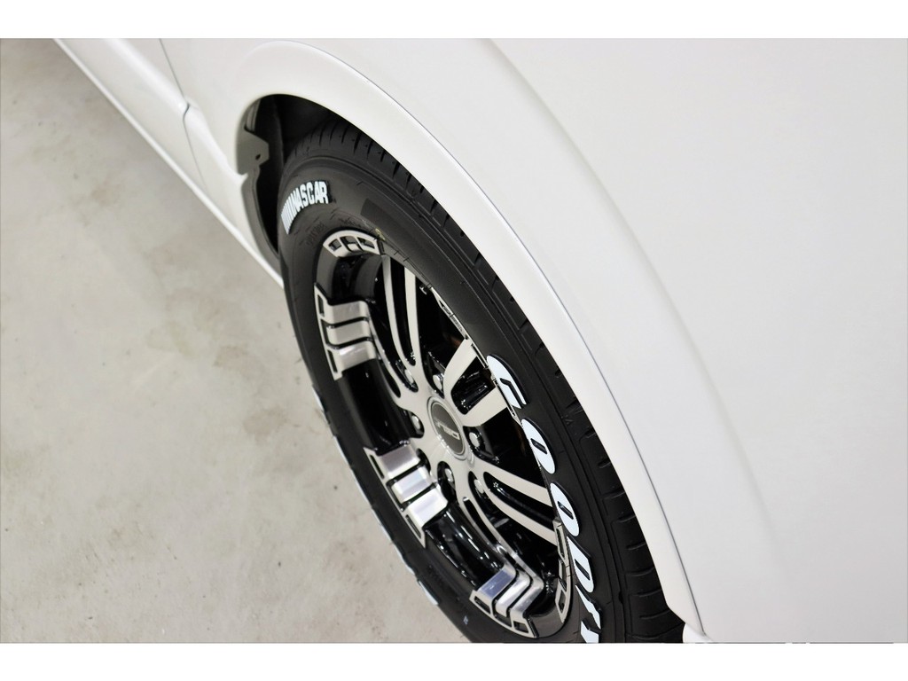 オリジナルオーバーフェンダー付きで車検対応