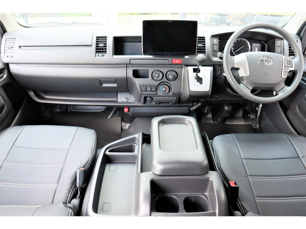 目線が高く運転ストレスの少ないコックピットとなっております