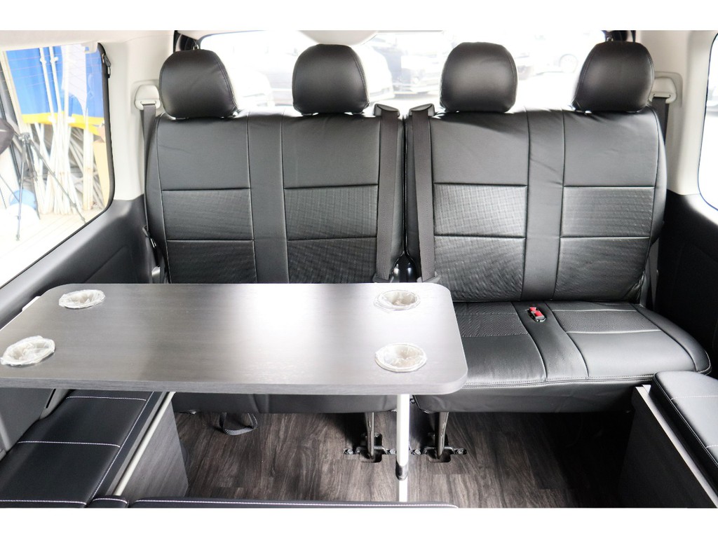 テーブル付でちょっとした休憩やお食事も可能です