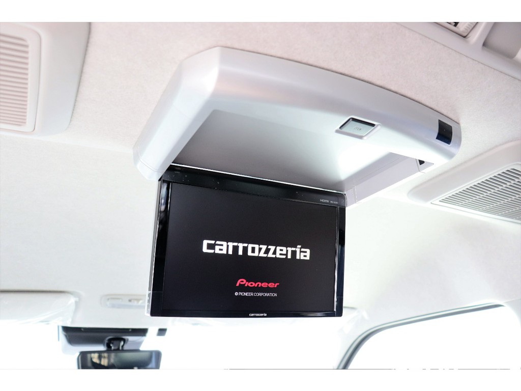 カロッツェリア10.2インチフリップダウンモニター装着済みなので後席の人も退屈致しません!