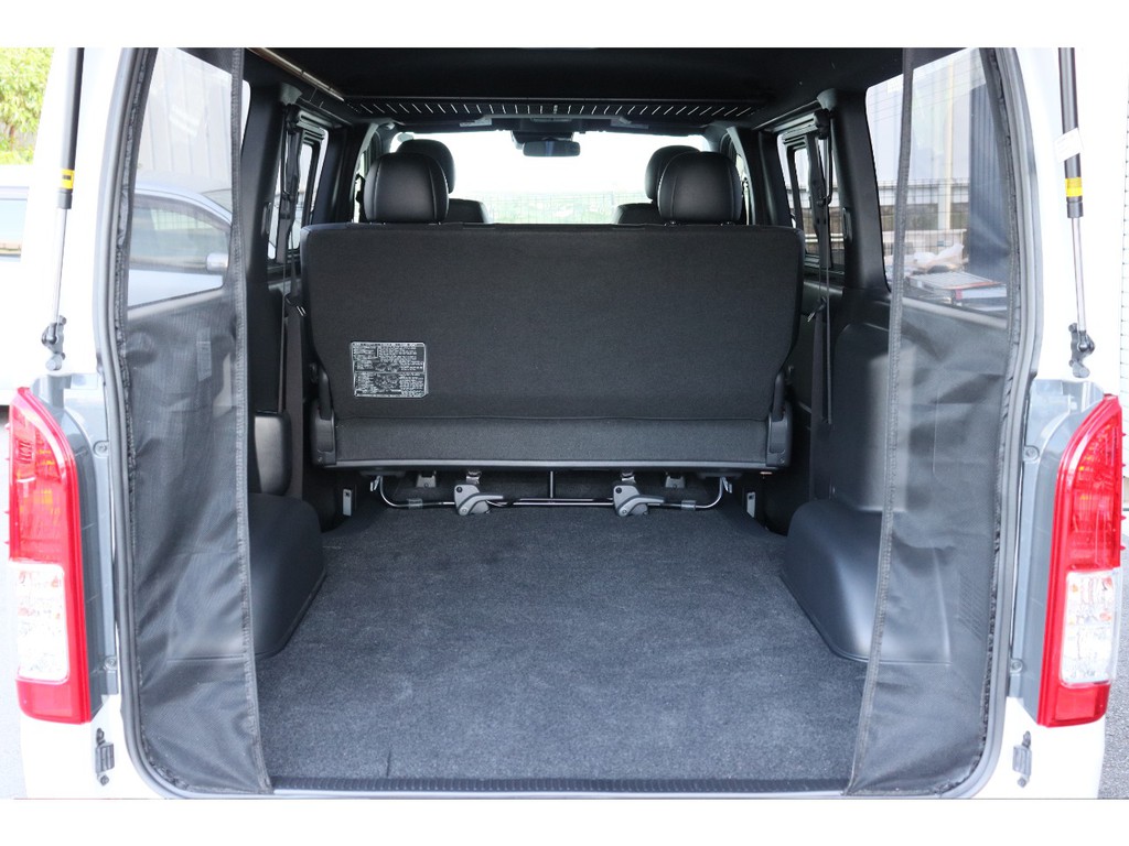 広い荷室が魅力のハイエースバン！