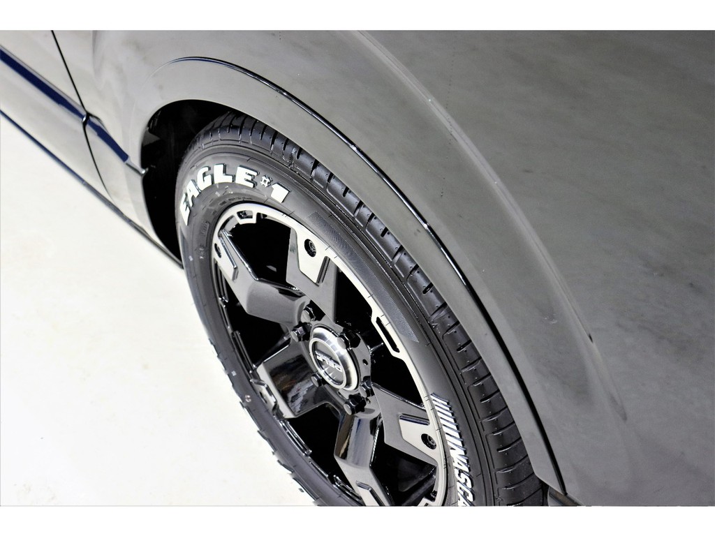出幅６ｍｍで２５ｍｍダウンルックとなり車検対応とハイエース必須のパーツです