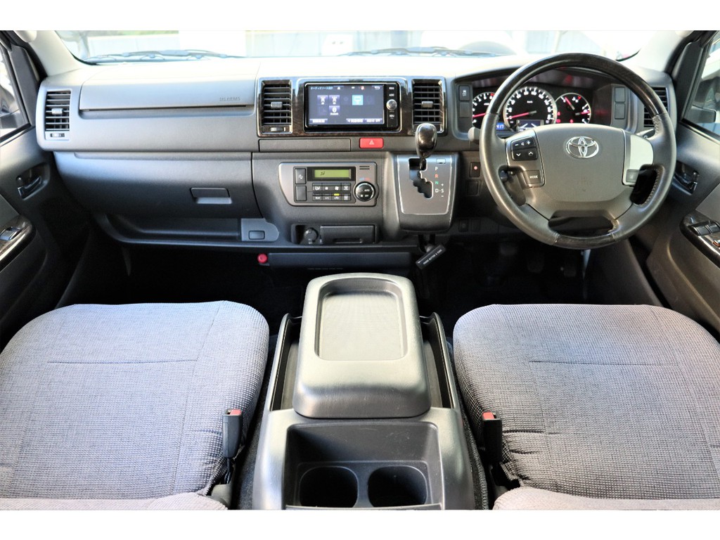 ベース車両がダークプライムの為、フロント周りもおしゃれになっております！