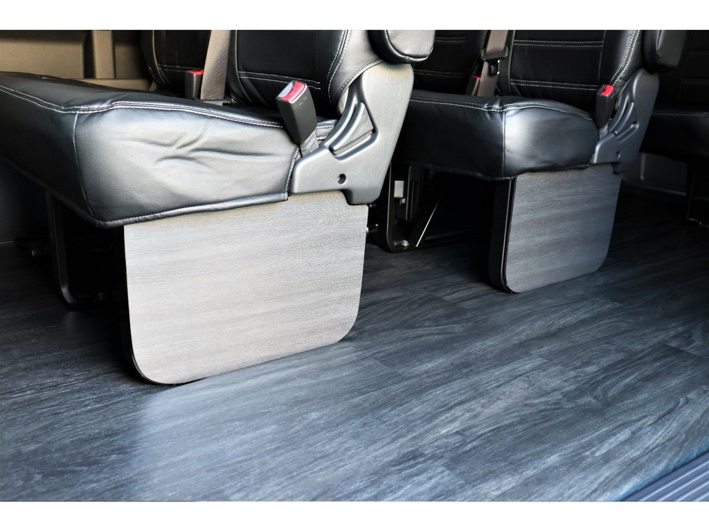 サイドフットパネルも装着で高級感を演出