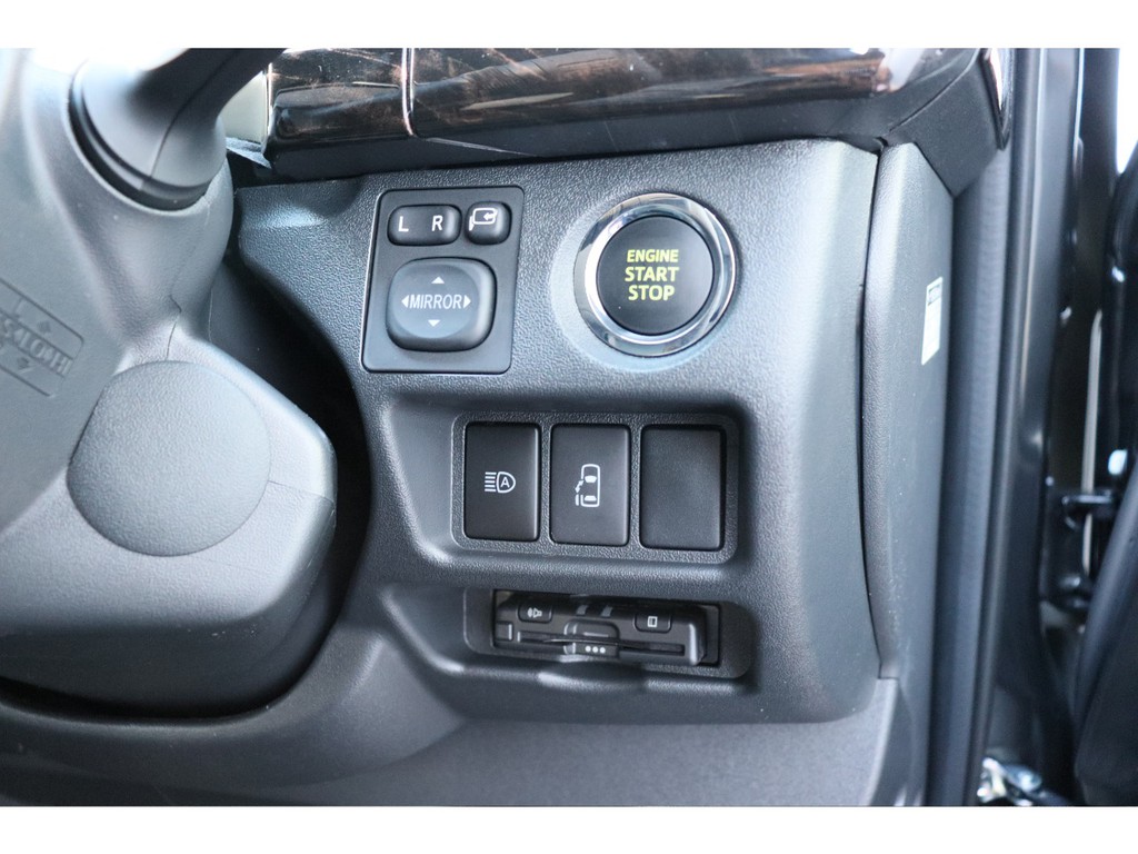 メーカーオプションのパワースライドドア付き