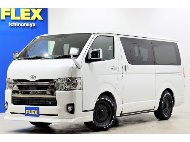 新車ハイエースVダブルナビベットキットパッケージの入庫です