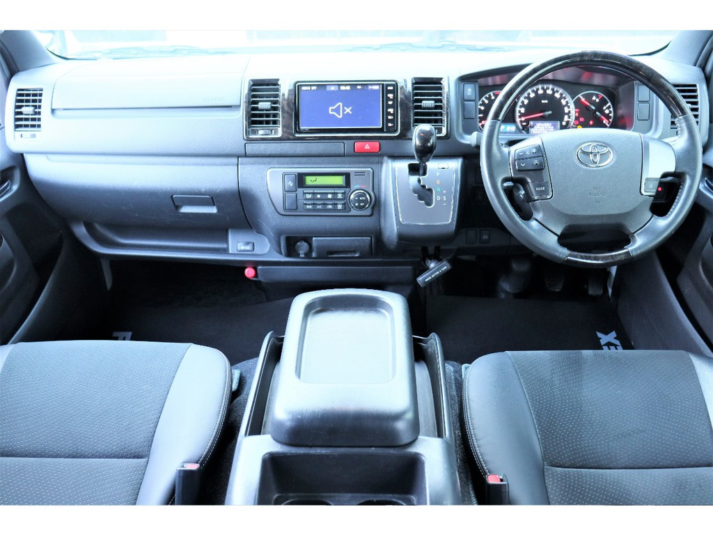 特別仕様車ダークプライムなので専用パーツも多数!