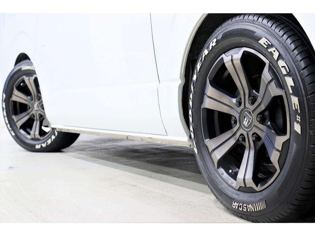 定番のナスカータイヤを装着