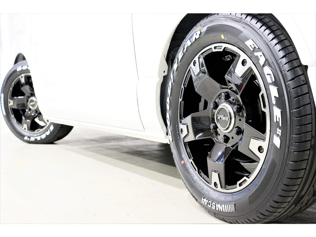 定番のナスカータイヤを装着