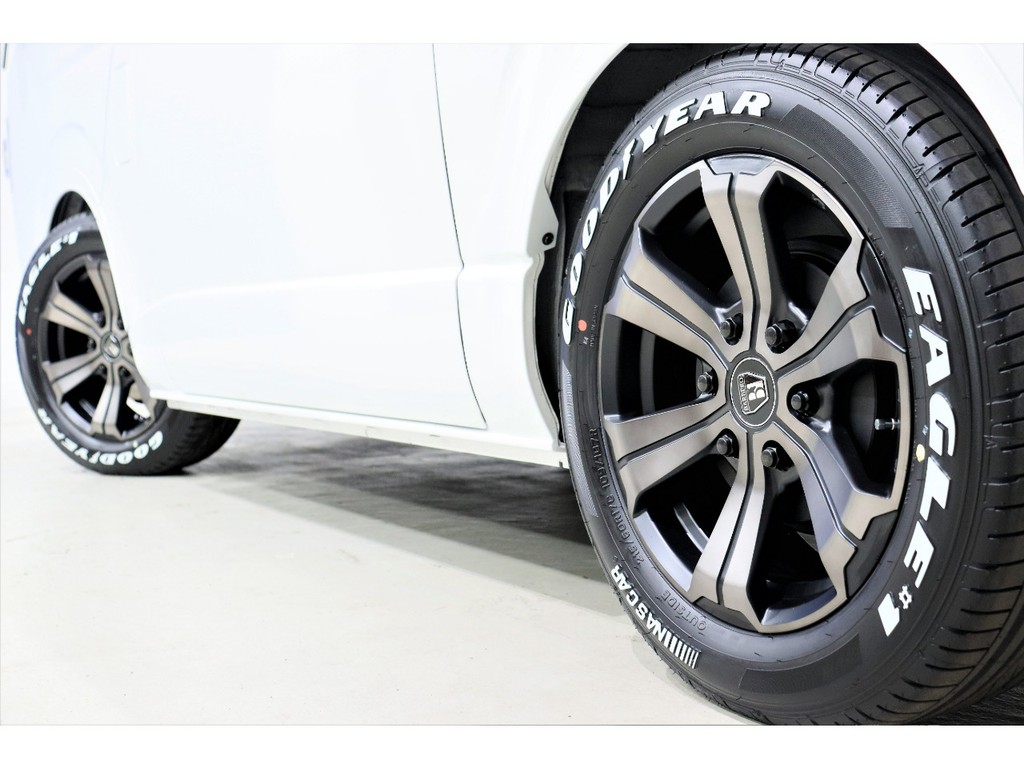 定番のナスカータイヤを装着