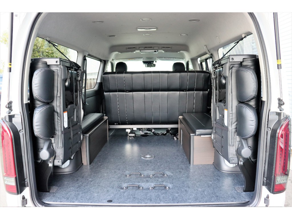 ベットマットを外せば広々ラゲッジスペース