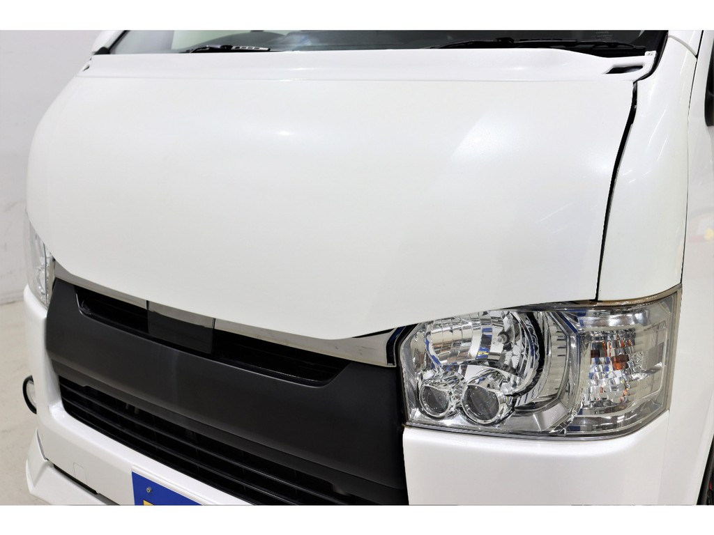 標準装備のLEDヘッドライトで夜間の運転をサポート！