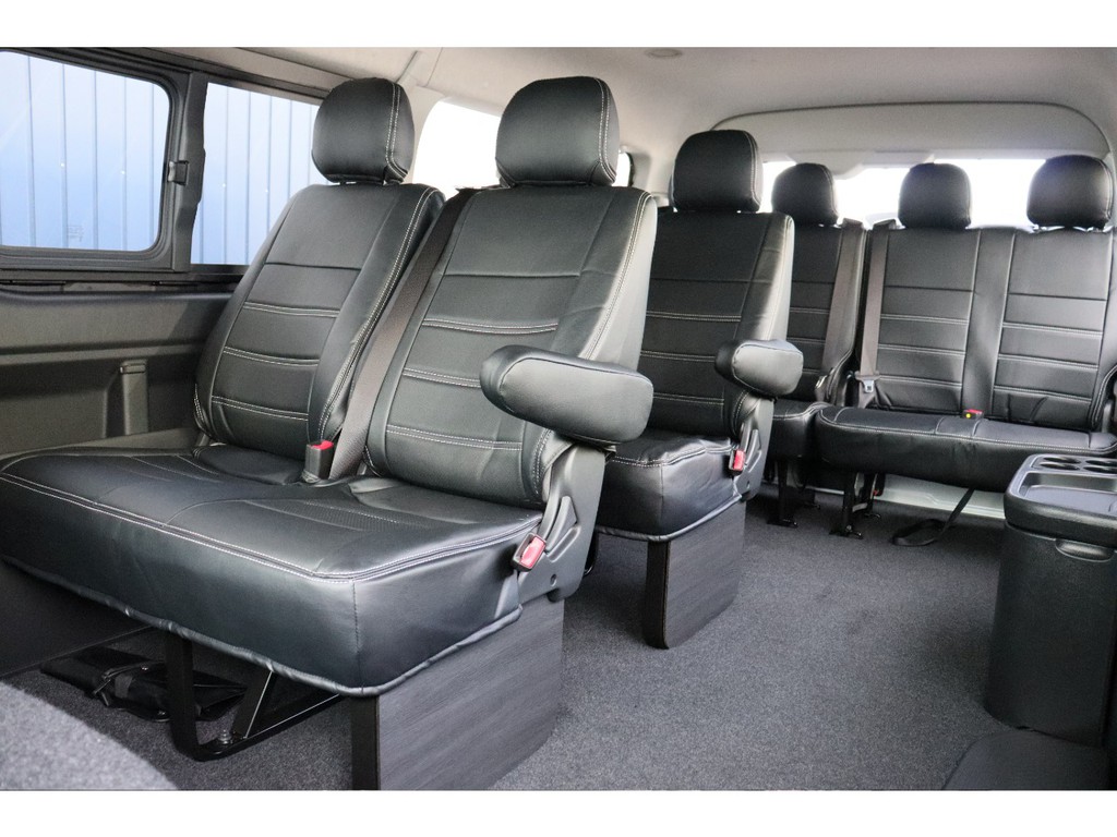 大人１０人乗車可能なシート配列です