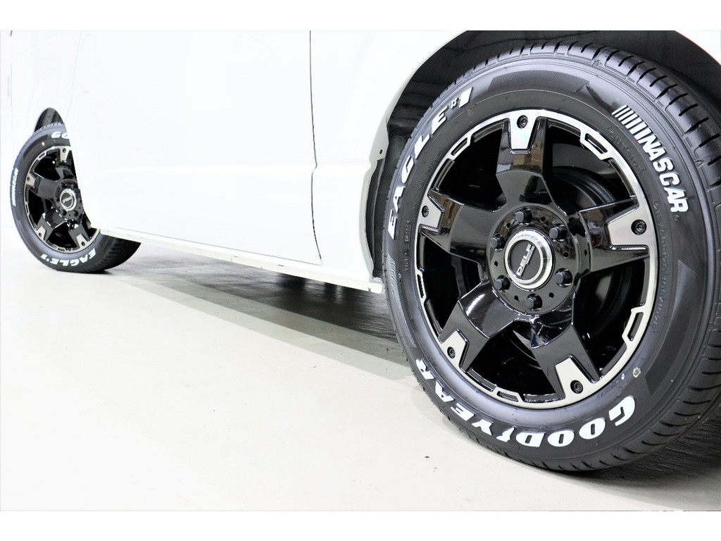 定番のナスカータイヤを装着