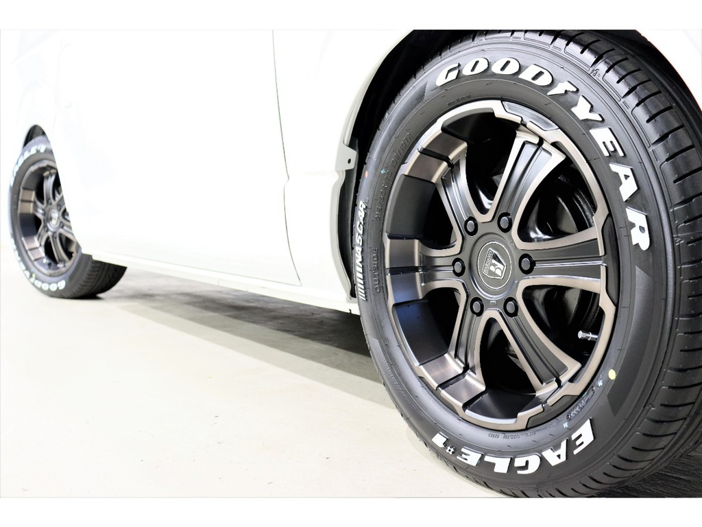 定番のナスカータイヤを装着