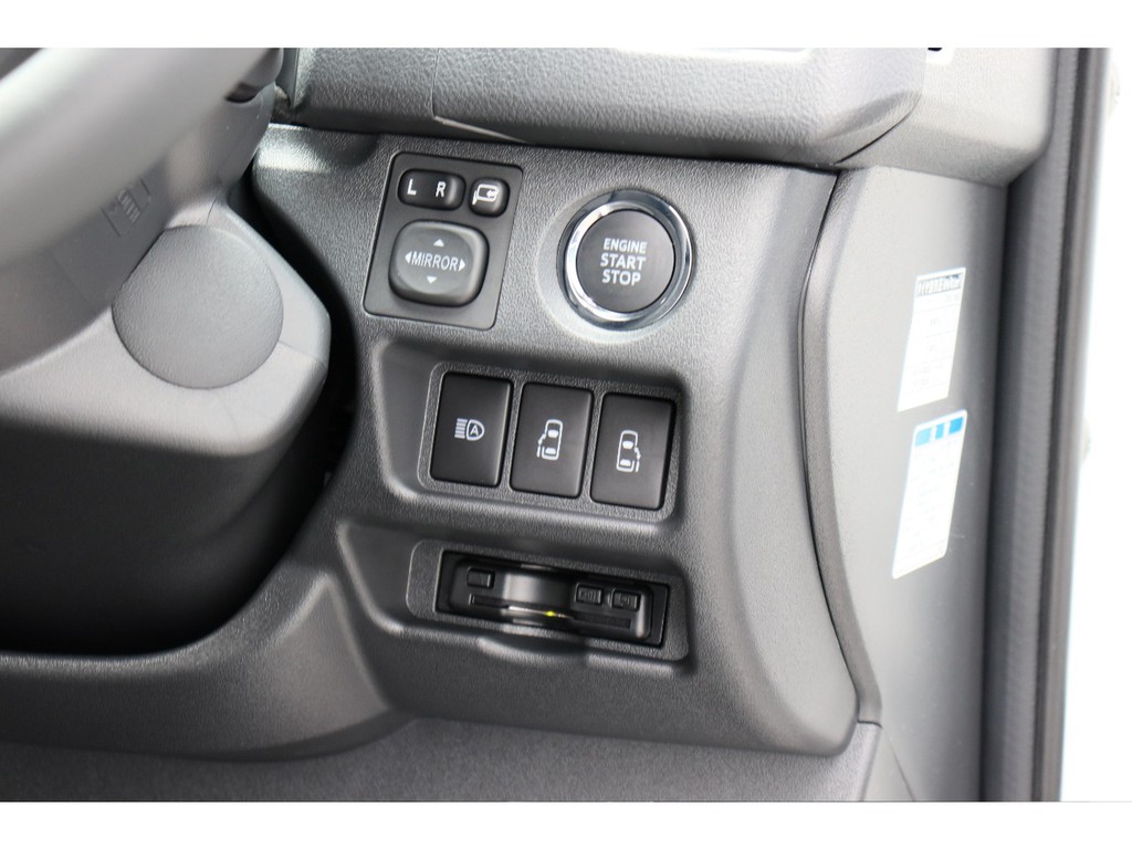 メーカーオプションの両側パワースライドドア