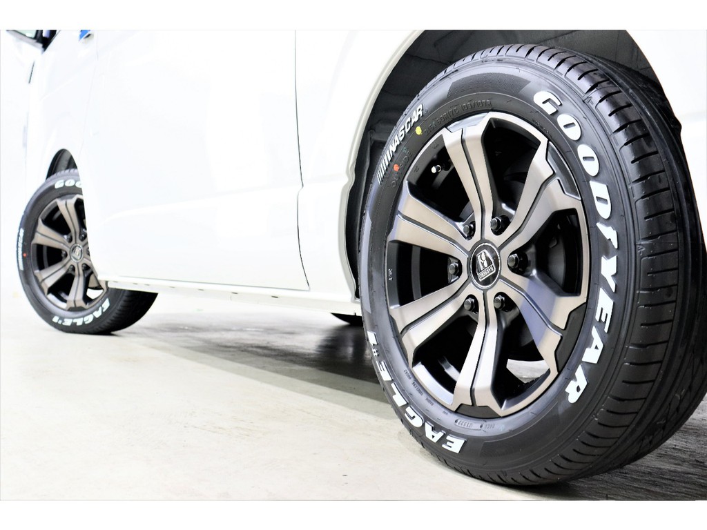 定番のナスカータイヤを装着