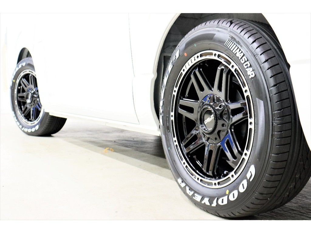定番のナスカータイヤを装着