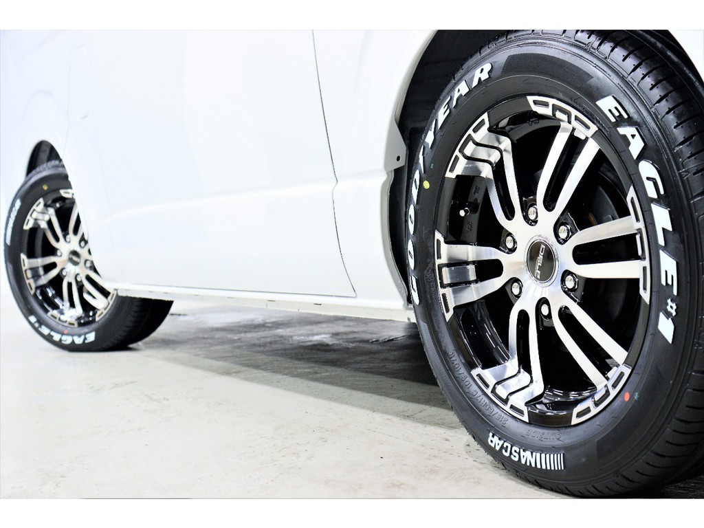定番のナスカータイヤを装着