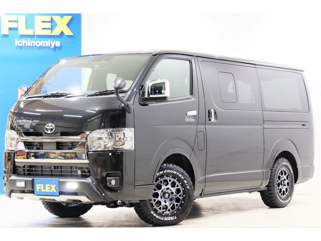 新型ハイエースバン・ダークプライムⅡ・パワフルなディーゼル4WD・両側小窓付き