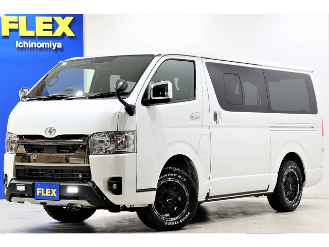 新型ハイエースバン・ダークプライムⅡ・パワフルなディーゼル4WD・両側小窓付き