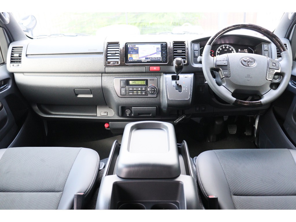 特別仕様車で高級感のある内装となります！