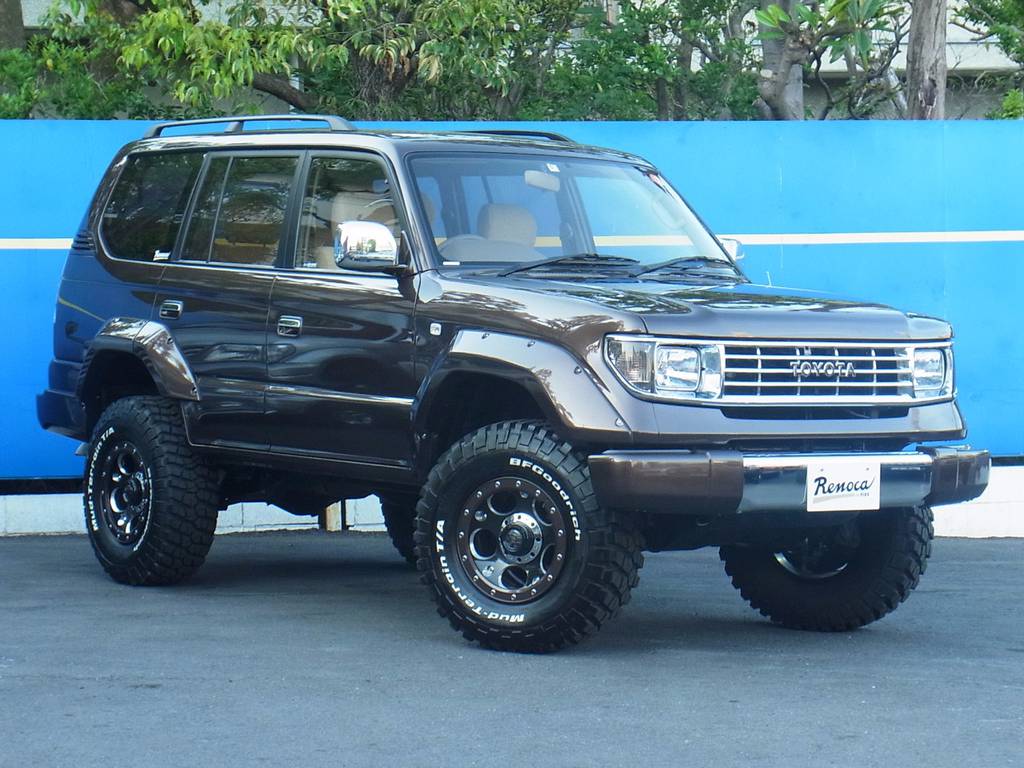 フロントグリルにはTOYOTAエンブレム！！