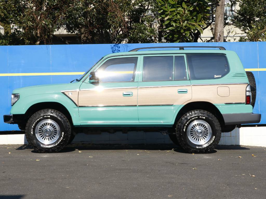 直線を多用した飽きのこない完成されたデザイン！あと１０年は乗りたい車です！