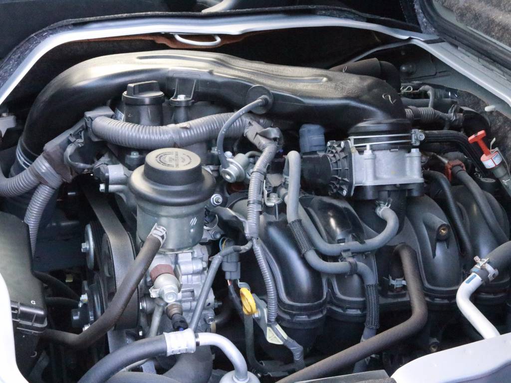 信頼と実績のハイエース！もちろん納車前整備+２年間走行距離無制限の保証込み！！